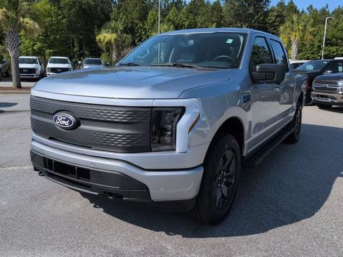 Used 2025 Ford F150 Lightning Flash AWD/4WD image 8