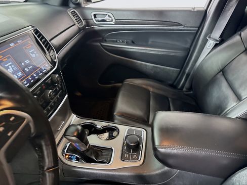 Used 2022 Jeep Grand Cherokee Limited image 25