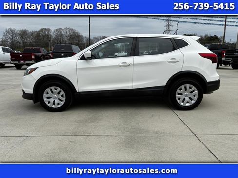 Used 2019 Nissan Rogue Sport S image 1