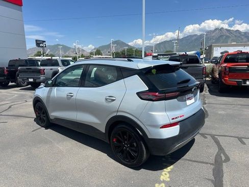 Used 2023 Chevrolet Bolt EUV LT w/ Convenience Package FWD image 8
