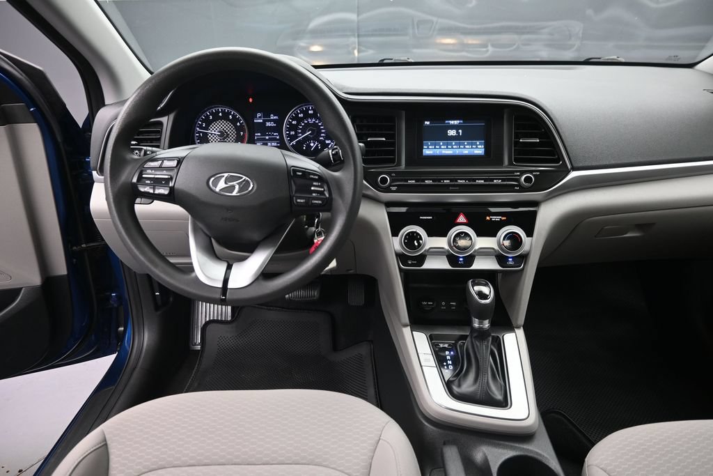 Used 2019 Hyundai Elantra SE FWD image 11