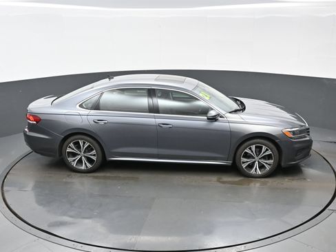 Used 2021 Volkswagen Passat 2.0T SE FWD image 34