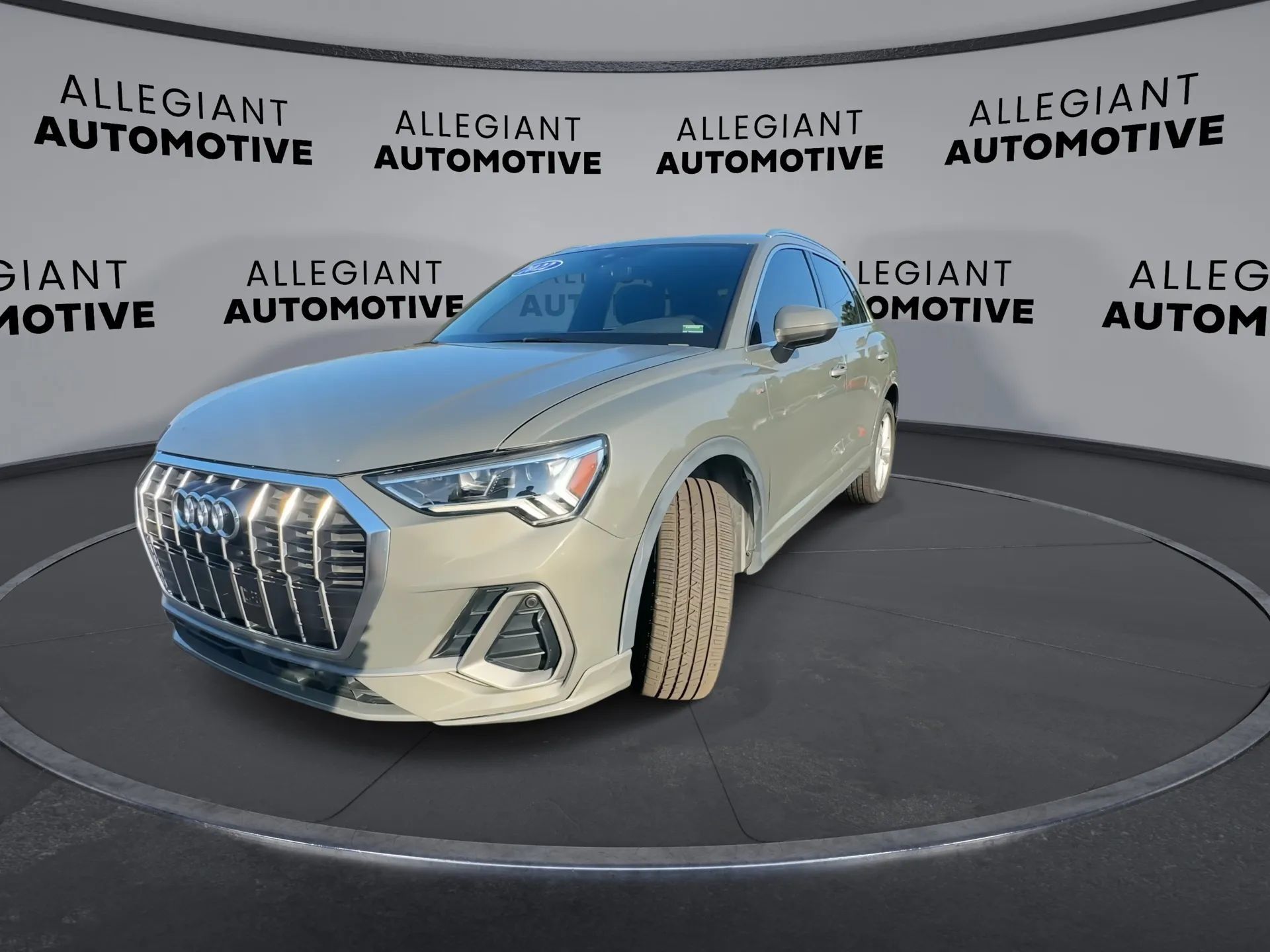 Used 2022 Audi Q3 2.0T Premium Plus w/ Premium Plus Package AWD/4WD image 6