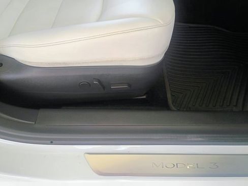 Used 2020 Tesla Model 3 Standard Range RWD image 34