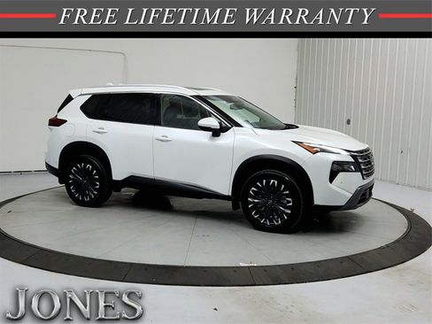 Used 2025 Nissan Rogue SL w/ Tech Package image 1