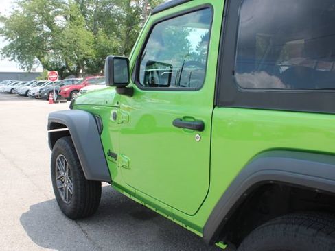 Used 2025 Jeep Wrangler Sport AWD/4WD image 37