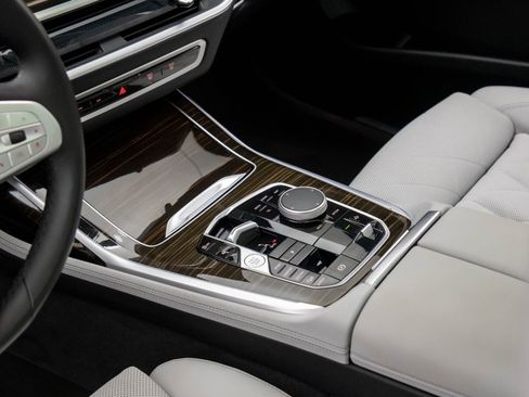 Used 2024 BMW X7 xDrive40i image 12