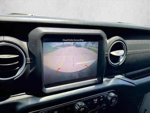 Used 2018 Jeep Wrangler Unlimited Sahara AWD/4WD image 21