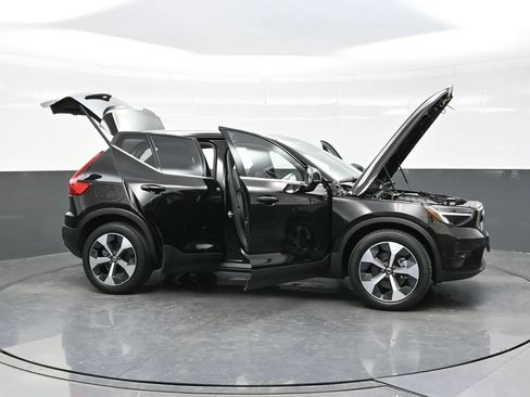 Used 2023 Volvo XC40 B5 Plus w/ Driver Assist Package AWD/4WD image 46