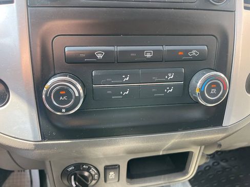 Used 2013 Nissan Frontier SV AWD/4WD image 19
