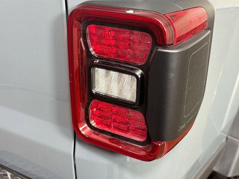 Used 2024 Jeep Gladiator Mojave w/ Technology Group AWD/4WD image 32