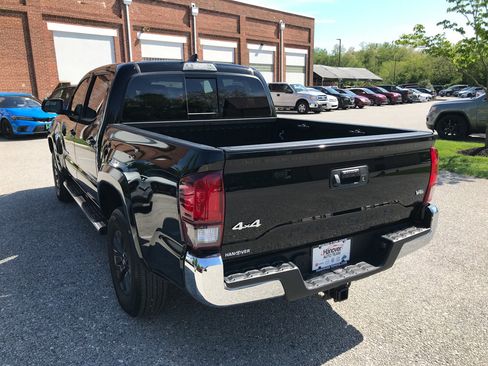 Certified 2023 Toyota Tacoma SR5 AWD/4WD image 5