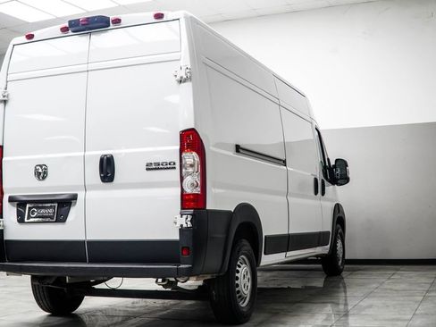Used 2024 RAM ProMaster 2500 w/ Convenience Group FWD image 12