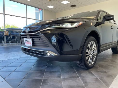 Used 2023 Toyota Venza XLE AWD/4WD image 14