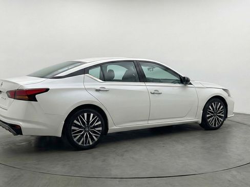 Used 2025 Nissan Altima 2.5 SV image 9