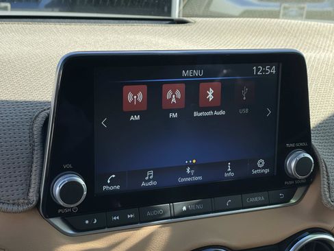 Used 2024 Nissan Sentra SV w/ SV Premium Package image 10