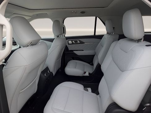 New 2026 Ford Explorer Platinum w/ LUX Leather Package AWD/4WD image 9