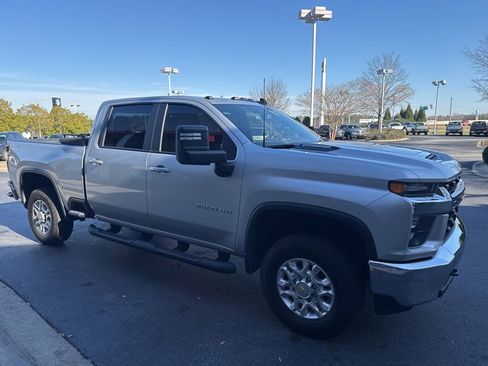 Used 2022 Chevrolet Silverado 2500 LT w/ Convenience Package image 2
