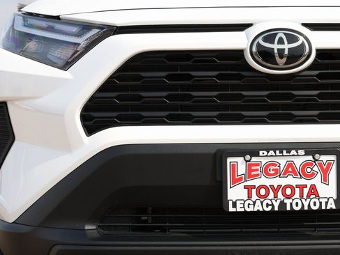 Used 2025 Toyota RAV4 XLE image 10