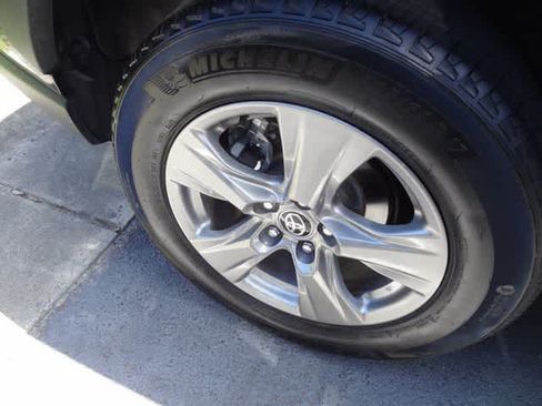 Used 2025 Toyota RAV4 XLE FWD image 35