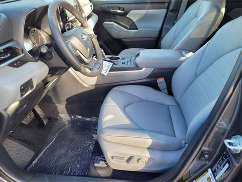 New 2022 Toyota Highlander XLE image 21