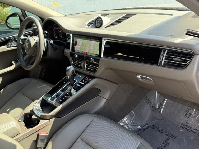 Used 2023 Porsche Macan AWD/4WD image 18
