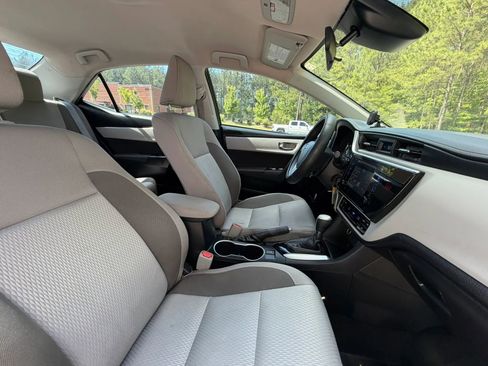 Used 2018 Toyota Corolla LE FWD image 22