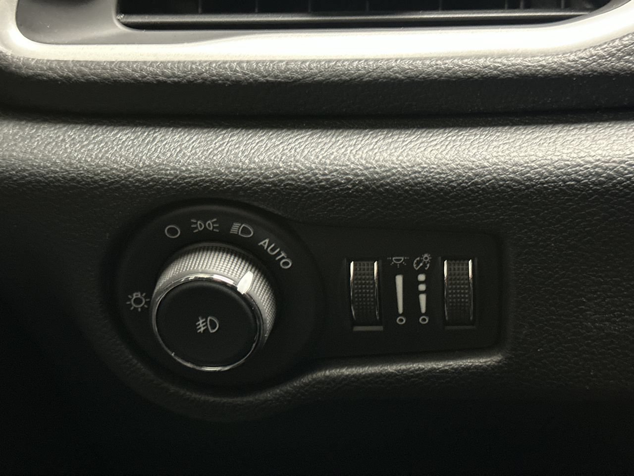 Used 2026 Chrysler Pacifica Select AWD/4WD image 48