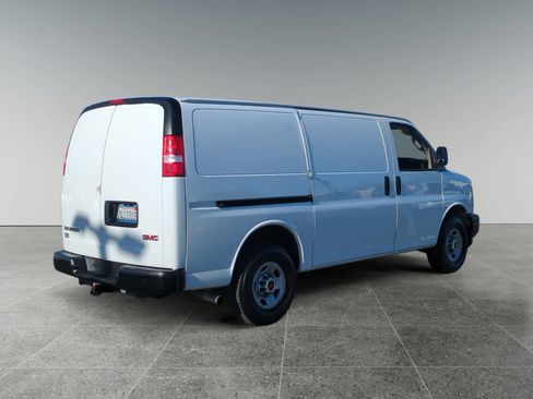 Used 2023 GMC Savana 2500 w/ Driver Convenience Package image 5