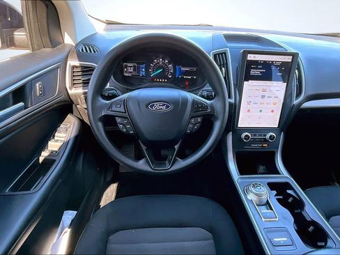 Used 2022 Ford Edge SE w/ Black Appearance Package image 5