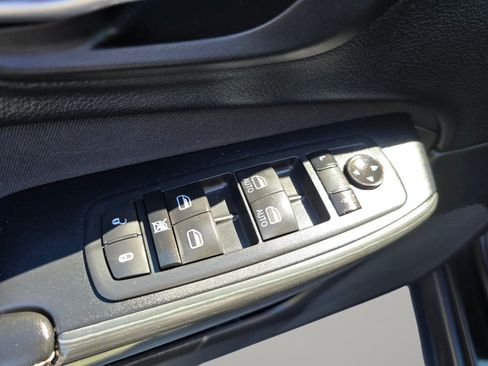 Used 2016 Jeep Cherokee Latitude FWD image 30