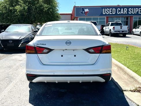 Used 2025 Nissan Altima 2.5 SV image 3
