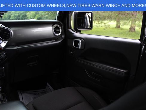 Used 2019 Jeep Wrangler Unlimited Sahara w/ Cold Weather Group AWD/4WD image 11
