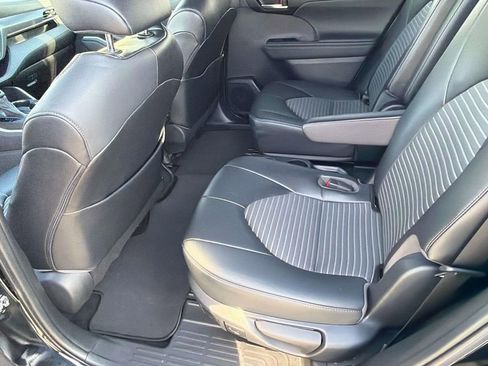 Used 2023 Toyota Highlander XSE image 30