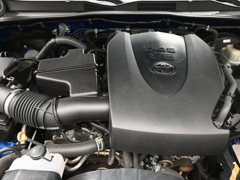 Used 2016 Toyota Tacoma TRD Sport w/ Premium & Technology Package RWD image 30