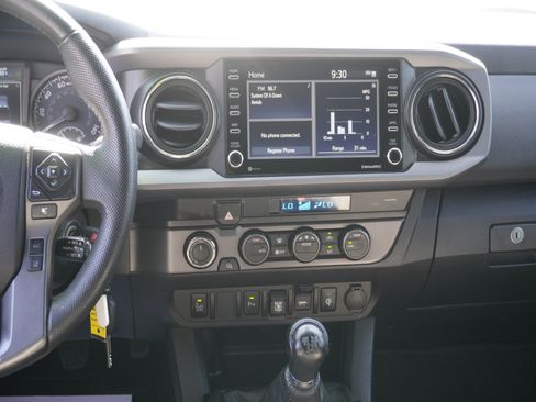 Used 2022 Toyota Tacoma TRD Off-Road w/ Technology Package AWD/4WD image 15
