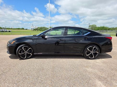 Used 2024 Nissan Altima 2.5 SR w/ SR Premium Package FWD image 4