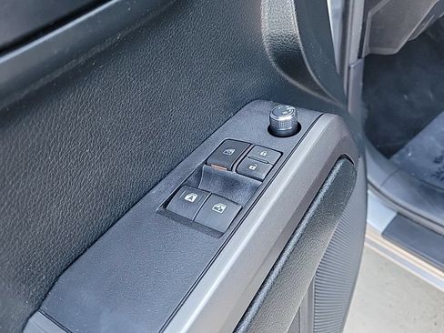 Used 2017 Toyota Tacoma SR5 AWD/4WD image 32