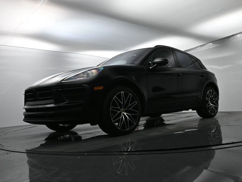 Used 2025 Porsche Macan image 47