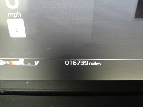 Used 2025 Land Rover Defender 110 S AWD/4WD image 16