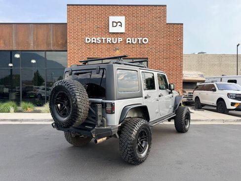 Used 2013 Jeep Wrangler Unlimited Rubicon w/ Connectivity Group AWD/4WD image 9