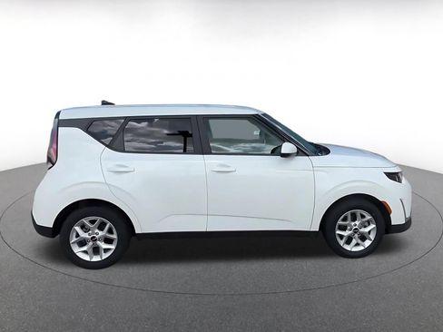 Used 2025 Kia Soul LX w/ LX Technology Package FWD image 16