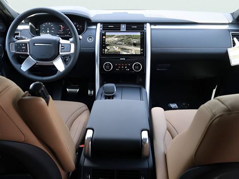 New 2026 Land Rover Discovery Limited Edition AWD/4WD image 13