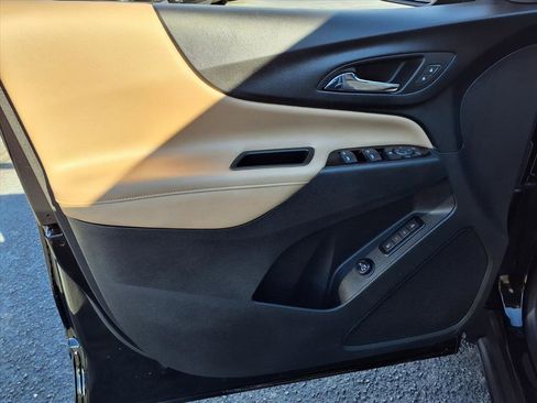 Used 2023 Chevrolet Equinox Premier image 11