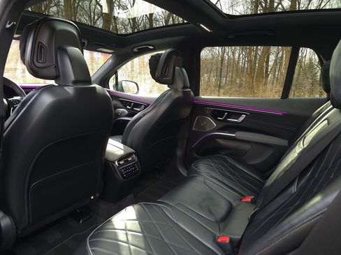 Used 2023 Mercedes-Benz EQS 580 4MATIC SUV image 15