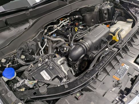 Used 2023 Ford Explorer XLT image 30