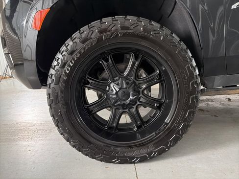 Used 2023 GMC Yukon AT4 w/ Technology Package image 4