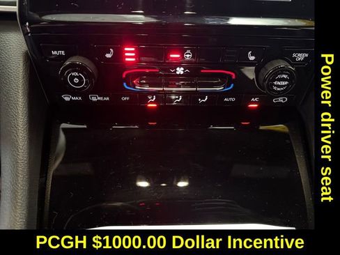 Used 2025 Jeep Grand Cherokee Altitude image 3