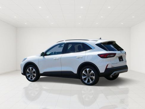 Certified 2023 Ford Escape Platinum AWD/4WD image 4