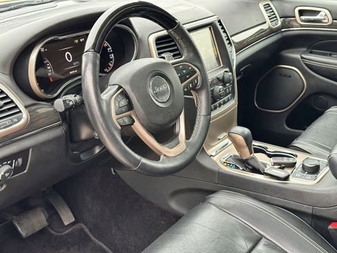 Used 2017 Jeep Grand Cherokee Overland w/ Jeep Active Safety Group image 10